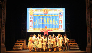 Foto di scena L’elisir d'amore Opera in due atti di Gaetano Doninzetti Libretto di Felice Romani Teatro Marucino Comune di Chieti Regia: Cesare Scarton Costumi: Laura Viani Chieti, 23,25 Novembre, 2012.