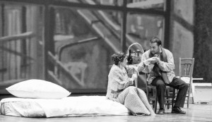 Foto di scena Beltà poi che t’assenti Anno 2013 Ideazione e coreografia di Adriana Borriello musiche di Carlo Gesualdo (Madrigali) e di Paolo Demitri e Antonella Talamonti (creazioni originali) Costumi: Teresa Acone Luci: Franco Marri Rassegna Gesualdo Danza 2013 in collaborazione con l’Accademia Nazionale di Danza di Roma, Teatro Carlo Gesualdo di Avellino 27 Aprile 2013