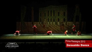 Foto di scena Beltà poi che t'assenti anno 2013 Ideazione e coreografia di Adriana Borriello musiche di Carlo Gesualdo (Madrigali) e di Paolo Demitri e Antonella Talamonti (creazioni originali) Costumi: Teresa Acone Luci: Franco Marri Rassegna Gesualdo Danza 2013, in collaborazione con l'Accademia Nazionale di Danza di Roma, Teatro Carlo Gesualdo di Avellino 27 Aprile 2013