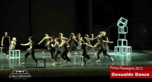 Foto di scena Beltà poi che t'assenti anno 2013 Ideazione e coreografia di Adriana Borriello musiche di Carlo Gesualdo (Madrigali) e di Paolo Demitri e Antonella Talamonti (creazioni originali) Costumi: Teresa Acone Luci: Franco Marri Rassegna Gesualdo Danza 2013, in collaborazione con l'Accademia Nazionale di Danza di Roma, Teatro Carlo Gesualdo di Avellino 27 Aprile 2013