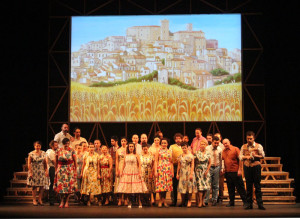 Foto di scena L’elisir d'amore Opera in due atti di Gaetano Doninzetti Libretto di Felice Romani Teatro Marucino Comune di Chieti Regia: Cesare Scarton Costumi: Laura Viani Chieti, 23,25 Novembre, 2012.