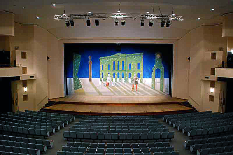 omaggio a Giorgio De Chirico realizzazione per sipario dipinto del Teatro comunale "Carlo Gesualdo" 
