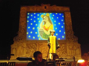Foto di scena Chi rapì la topina Costanza anno 2010 Commedia mucisale giocosa di Roberta Vacca, liberamente tratta da "Il ratto del serraio" di Wolfgang Amadeus Mozart Regia: Cesare Scarton Costumi di: Tiziana Cannavacciuolo Accademia nazionale di Santa Cecilia Auditorium parco della musica di Roma