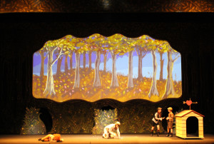 Foto di scena La piccola volpe astuta anno 2011 opera in tre atti, libretto e musica di Leos Janàcek dal romanzo "La volpe Bystrouska" Regia: di Cesare Scarton Costumi: Tiziana Cannavacciuolo Animazioni: Flaviano Pizzardi - The Pool Factory Accademia nazionale di Santa Cecilia Auditorium parco della musica di Roma