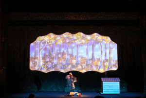 Foto di scena La piccola volpe astuta anno 2011 opera in tre atti, libretto e musica di Leos Janàcek dal romanzo "La volpe Bystrouska" Regia: di Cesare Scarton Costumi: Tiziana Cannavacciuolo Animazioni: Flaviano Pizzardi - The Pool Factory Accademia nazionale di Santa Cecilia Auditorium parco della musica di Roma