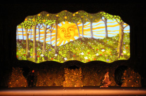 Foto di scena La piccola volpe astuta anno 2011 opera in tre atti, libretto e musica di Leos Janàcek dal romanzo "La volpe Bystrouska" Regia: di Cesare Scarton Costumi: Tiziana Cannavacciuolo Animazioni: Flaviano Pizzardi - The Pool Factory Accademia nazionale di Santa Cecilia Auditorium parco della musica di Roma