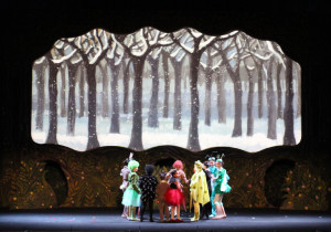 Foto di scena La piccola volpe astuta anno 2011 opera in tre atti, libretto e musica di Leos Janàcek dal romanzo "La volpe Bystrouska" Regia: di Cesare Scarton Costumi: Tiziana Cannavacciuolo Animazioni: Flaviano Pizzardi - The Pool Factory Accademia nazionale di Santa Cecilia Auditorium parco della musica di Roma